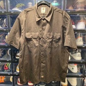 NEW w/o tags DICKIES CLASSIC SHORT SLEEVE WORK SHIRT • MENS SIZE XL • DARK BROWN